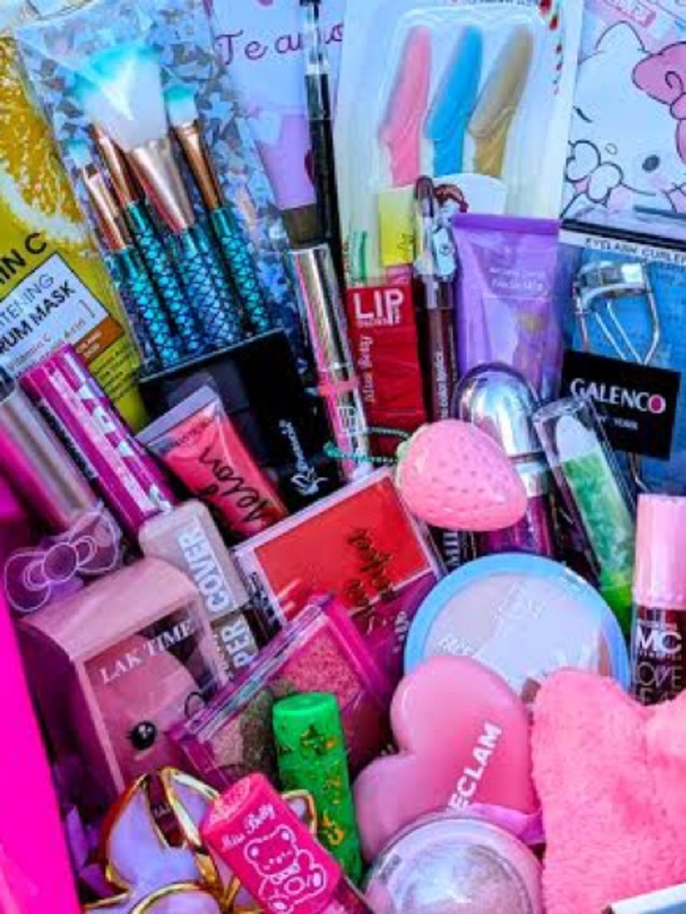 Mystery surprise Makeup / accessories/ jewelry/ skincare / body / bath